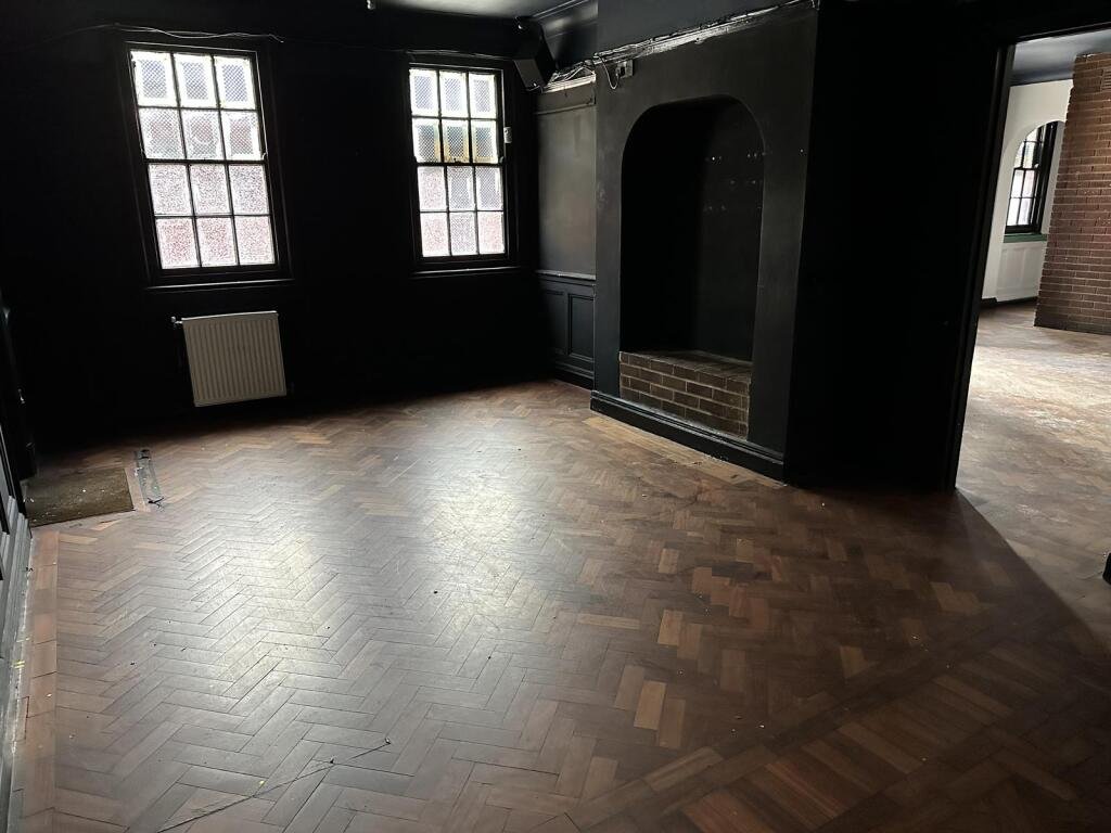 The Phoenix nightclub in High Wycombe is for sale for just £1, offering a bar, stage and 3am license, but the new owner must take on a £42,000 annual lease.