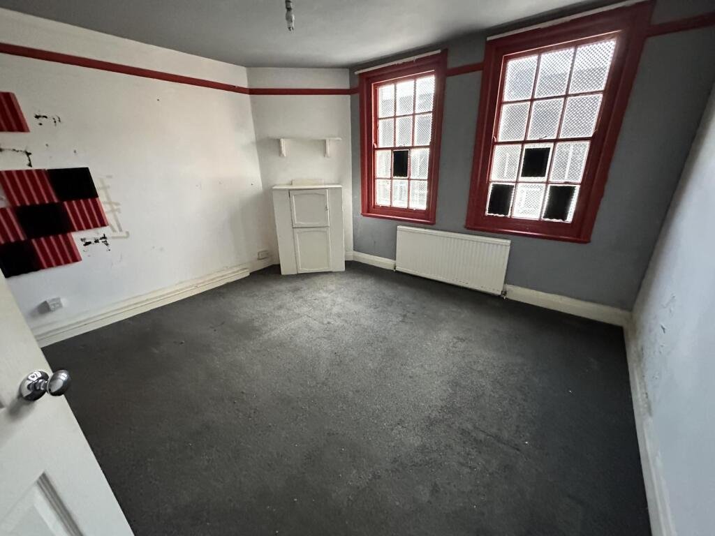 The Phoenix nightclub in High Wycombe is for sale for just £1, offering a bar, stage and 3am license, but the new owner must take on a £42,000 annual lease.