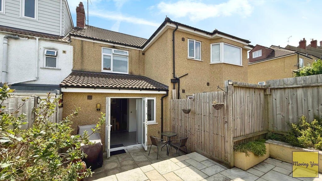 Odd property listing in Bristol shocks buyers with a toilet in a kitchen utility room. The £400k three bed home mixes cooking appliances with a WC leaving viewers baffled.