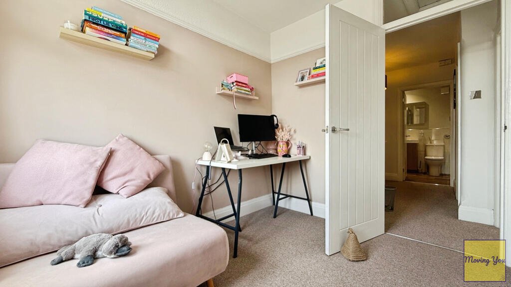 Odd property listing in Bristol shocks buyers with a toilet in a kitchen utility room. The £400k three bed home mixes cooking appliances with a WC leaving viewers baffled.
