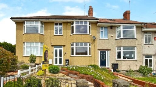 Odd property listing in Bristol shocks buyers with a toilet in a kitchen utility room. The £400k three bed home mixes cooking appliances with a WC leaving viewers baffled.