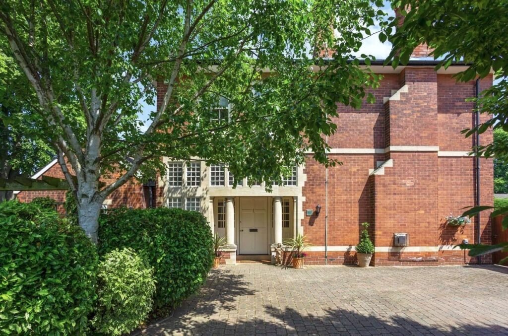 Four bedroom home in Sir Isaac Newton’s former school hits market at £675k in Grantham with period features, private gardens, double garage and historic charm.