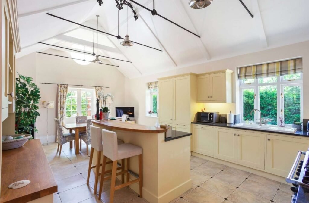 Four bedroom home in Sir Isaac Newton’s former school hits market at £675k in Grantham with period features, private gardens, double garage and historic charm.
