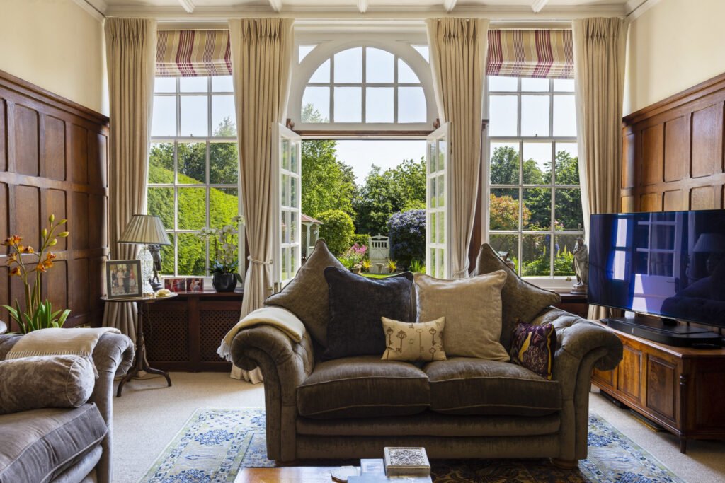 Four bedroom home in Sir Isaac Newton’s former school hits market at £675k in Grantham with period features, private gardens, double garage and historic charm.