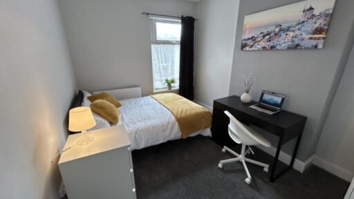 A room in a Cleethorpes house is being rented for just £2 a week with modern bathrooms, new kitchen, high speed internet and a great location for students or professionals.