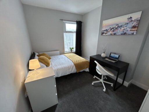 A room in a Cleethorpes house is being rented for just £2 a week with modern bathrooms, new kitchen, high speed internet and a great location for students or professionals.