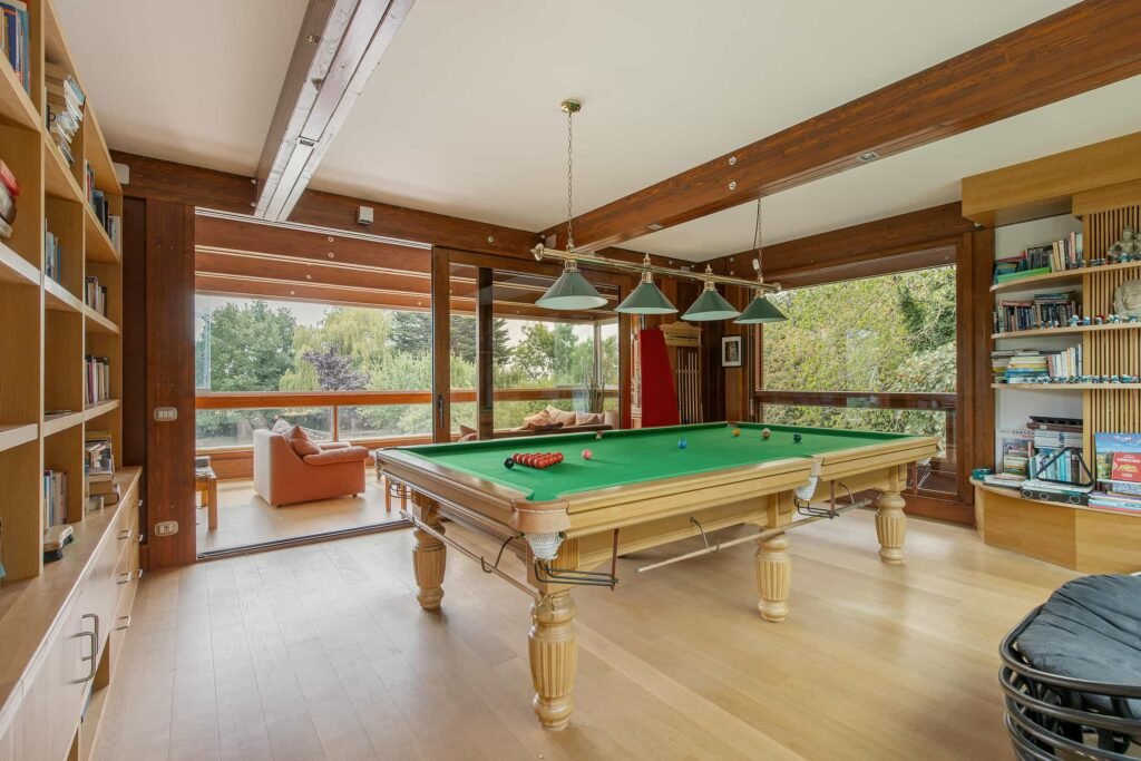 Stunning £2.5m Pagano-designed home hits the market with indoor pool, sauna, orchard and equestrian facilities set on 1.6 acres of landscaped gardens in Cambridge.