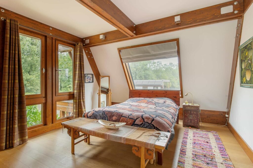 Stunning £2.5m Pagano-designed home hits the market with indoor pool, sauna, orchard and equestrian facilities set on 1.6 acres of landscaped gardens in Cambridge.