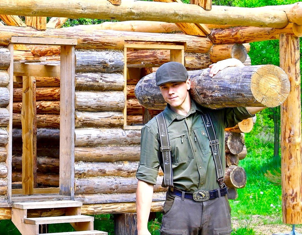 YouTuber Bjorn Brenton builds a forest cabin from scratch in Ukraine for under £3,000 using natural materials, documenting the year long journey of resilience and creativity.