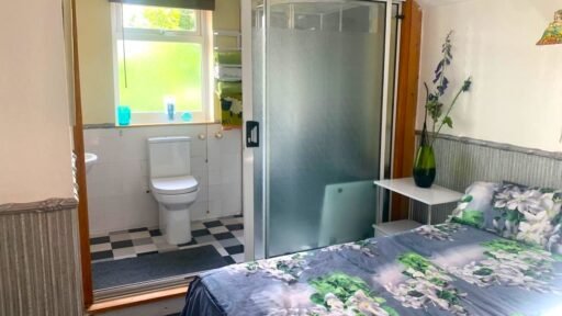 Quirky six bed Skegness home with a toilet in the bedroom goes to auction for £45,000 offering rental income potential and spacious living near the seaside.