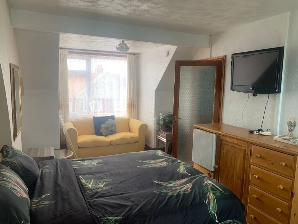 Quirky six bed Skegness home with a toilet in the bedroom goes to auction for £45,000 offering rental income potential and spacious living near the seaside.