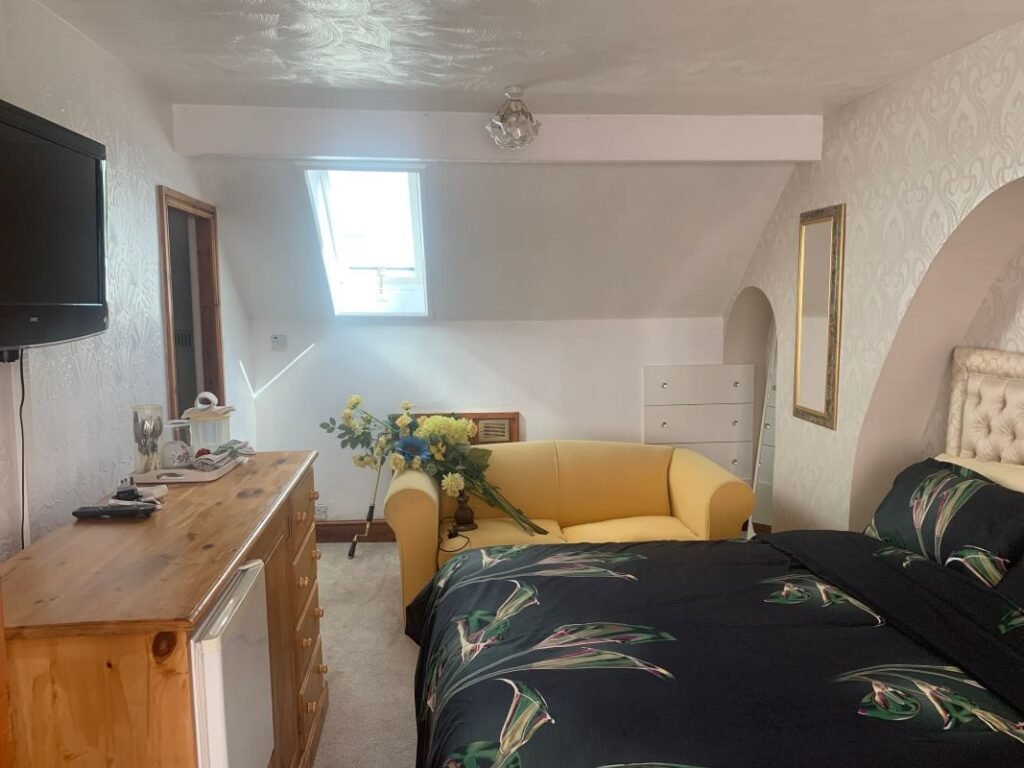 Quirky six bed Skegness home with a toilet in the bedroom goes to auction for £45,000 offering rental income potential and spacious living near the seaside.