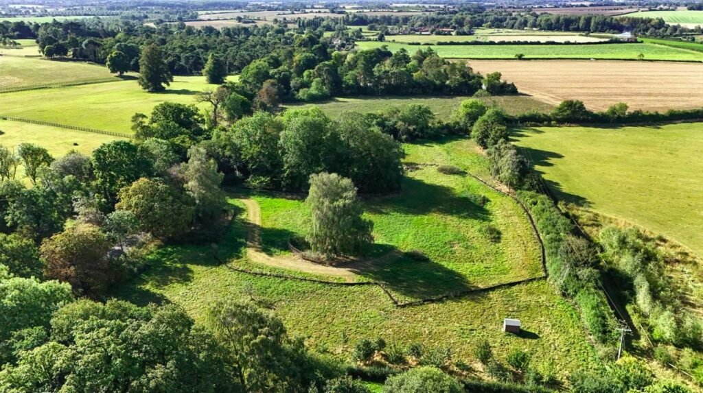 Serpentine House in Suffolk offers a rare chance to build a stunning five bed eco home with solar power, ground source heating and unique architecture for £750,000.