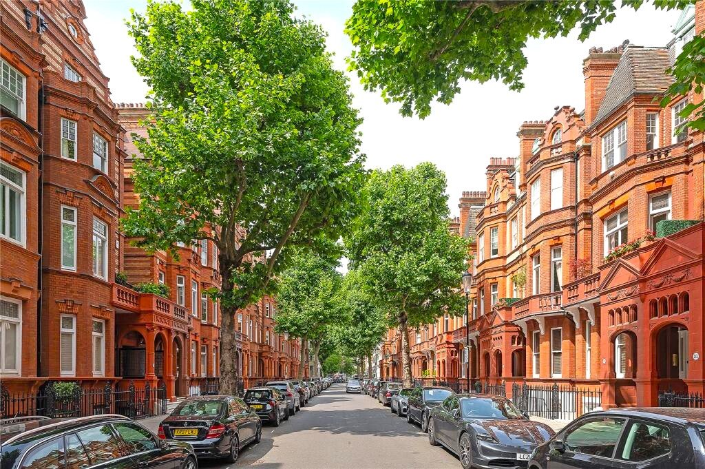 Chelsea duplex near Sloane Square listed at £595k with two bedrooms, conservatory and gardens but just 19 years left on the leasehold making it a rare risky bargain.