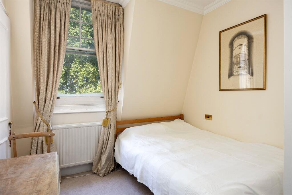Chelsea duplex near Sloane Square listed at £595k with two bedrooms, conservatory and gardens but just 19 years left on the leasehold making it a rare risky bargain.