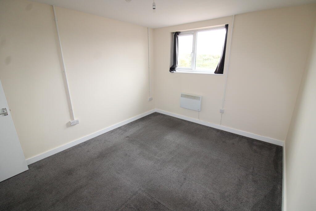 Three bedroom flat above Tim Hortons drive thru in Weston Super Mare for £1400 a month offers fresh interiors, lounge and bathroom with town and seafront access.Three bedroom flat above Tim Hortons drive thru in Weston Super Mare for £1400 a month offers fresh interiors, lounge and bathroom with town and seafront access.