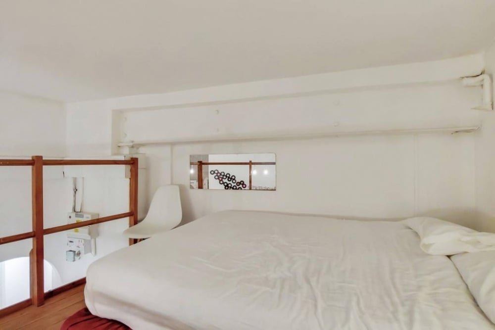 Tiny £2,070 a month Farringdon studio flat shocks with bunk beds in the kitchen. The quirky bedsit fits three tenants and is located near tube stations and amenities.