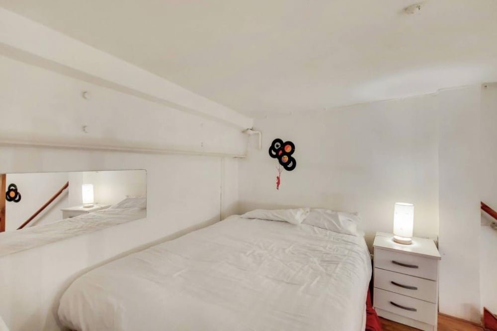 Tiny £2,070 a month Farringdon studio flat shocks with bunk beds in the kitchen. The quirky bedsit fits three tenants and is located near tube stations and amenities.