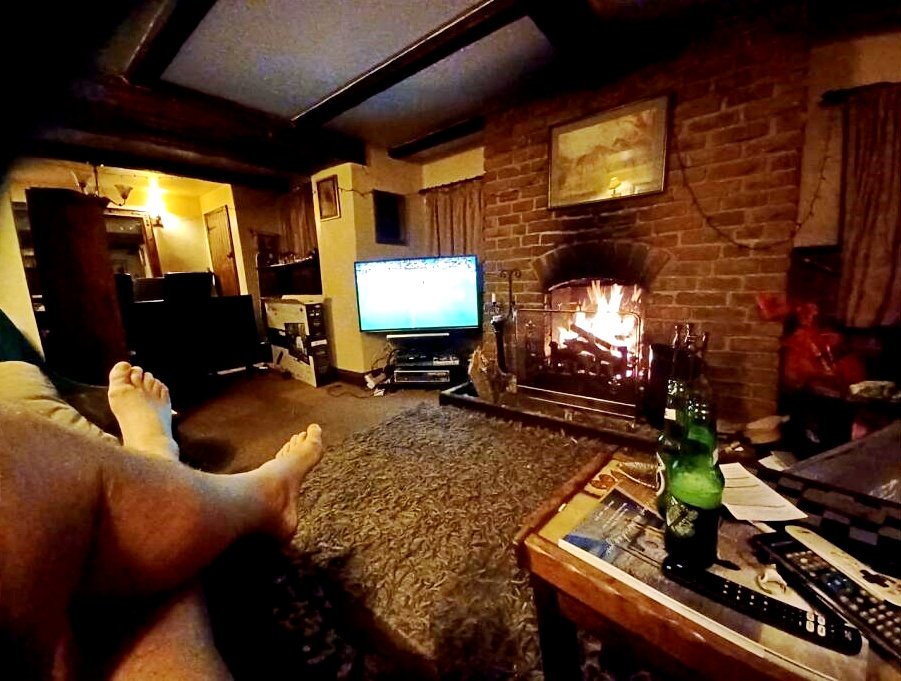 Charming 17th century Dorset cottage for £785,000 with four bedrooms, hot tub, Tiki bar and grazing land - but quirky photos reveal bare feet on show in the listing.