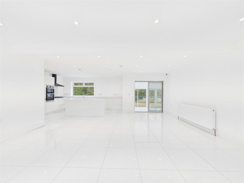 A four-bedroom Dronfield bungalow with an all-white interior so pristine it’s been compared to a hospital ward is on sale for £650,000 after a full modern refurbishment.