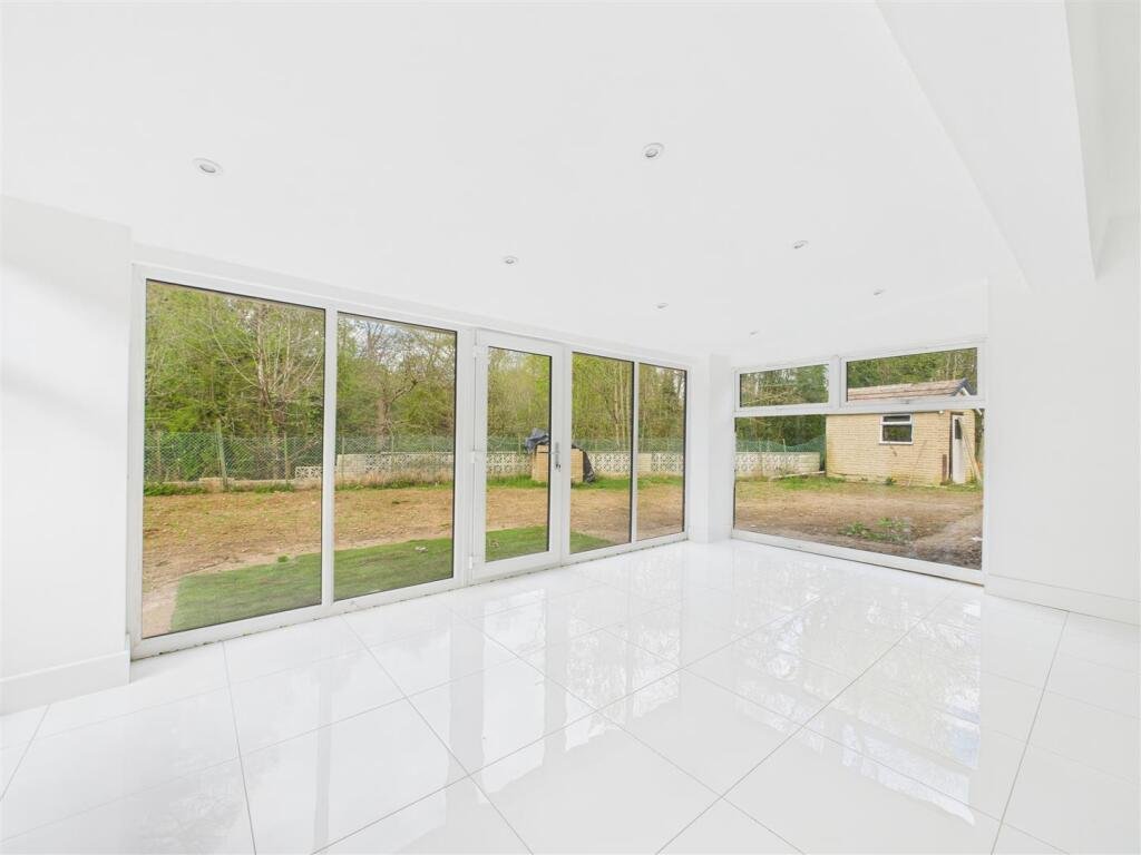 A four-bedroom Dronfield bungalow with an all-white interior so pristine it’s been compared to a hospital ward is on sale for £650,000 after a full modern refurbishment.