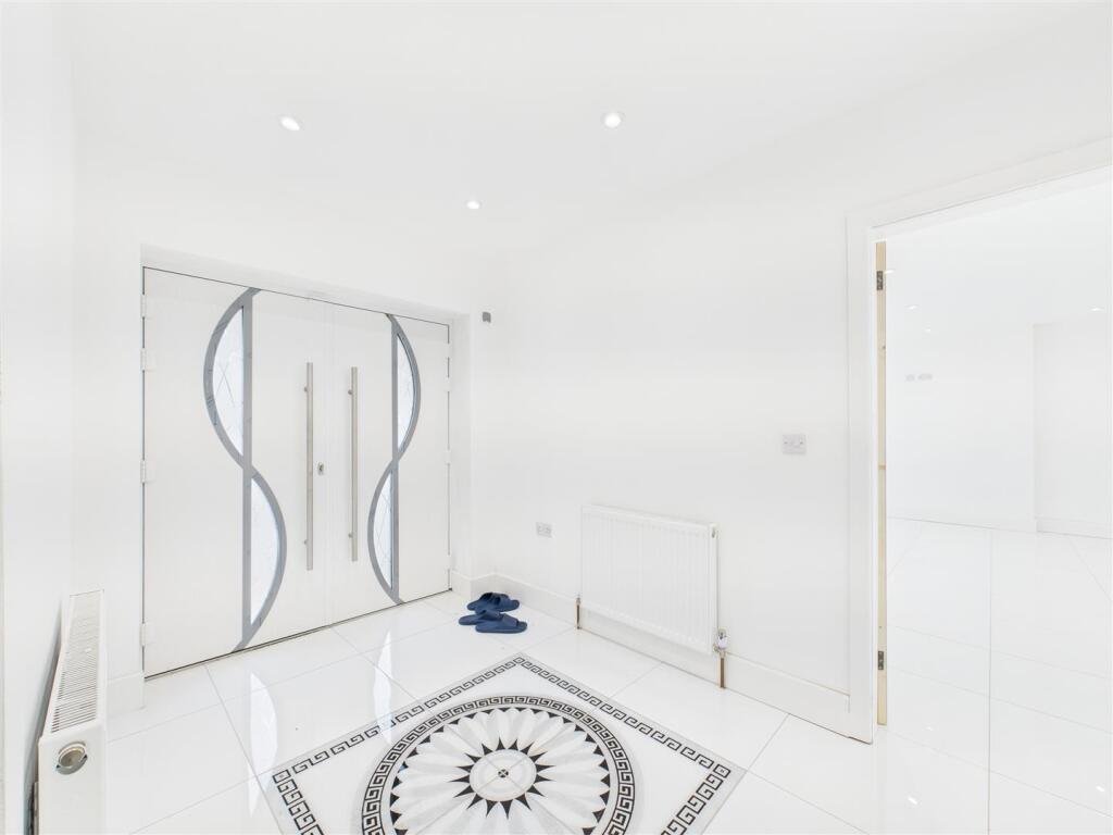 A four-bedroom Dronfield bungalow with an all-white interior so pristine it’s been compared to a hospital ward is on sale for £650,000 after a full modern refurbishment.