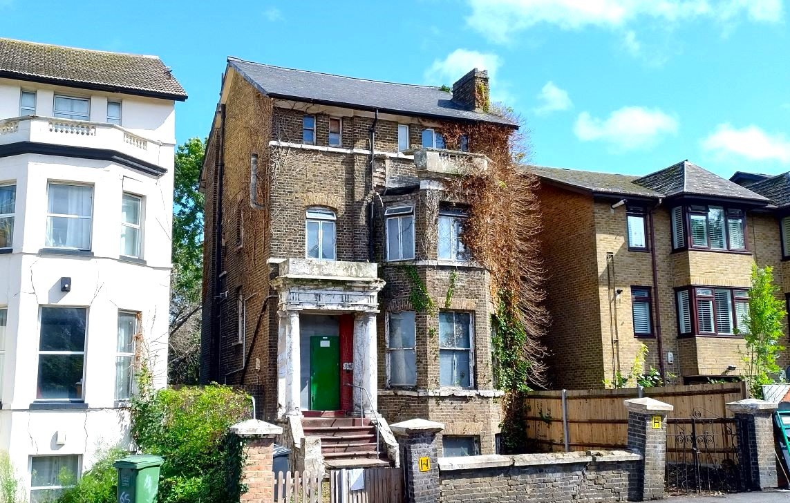 A nine-bedroom detached house in Lewisham priced at £615,000 is up for sale, but its crumbling bathroom and dated interior require a full refurbishment project.