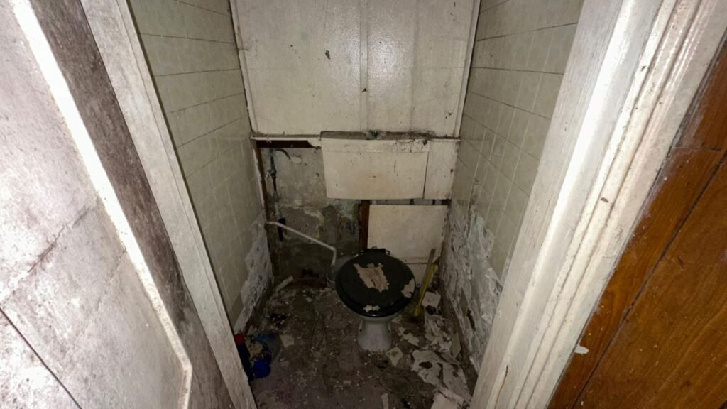 A nine-bedroom detached house in Lewisham priced at £615,000 is up for sale, but its crumbling bathroom and dated interior require a full refurbishment project.