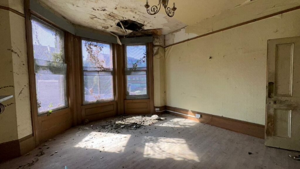 A nine-bedroom detached house in Lewisham priced at £615,000 is up for sale, but its crumbling bathroom and dated interior require a full refurbishment project.