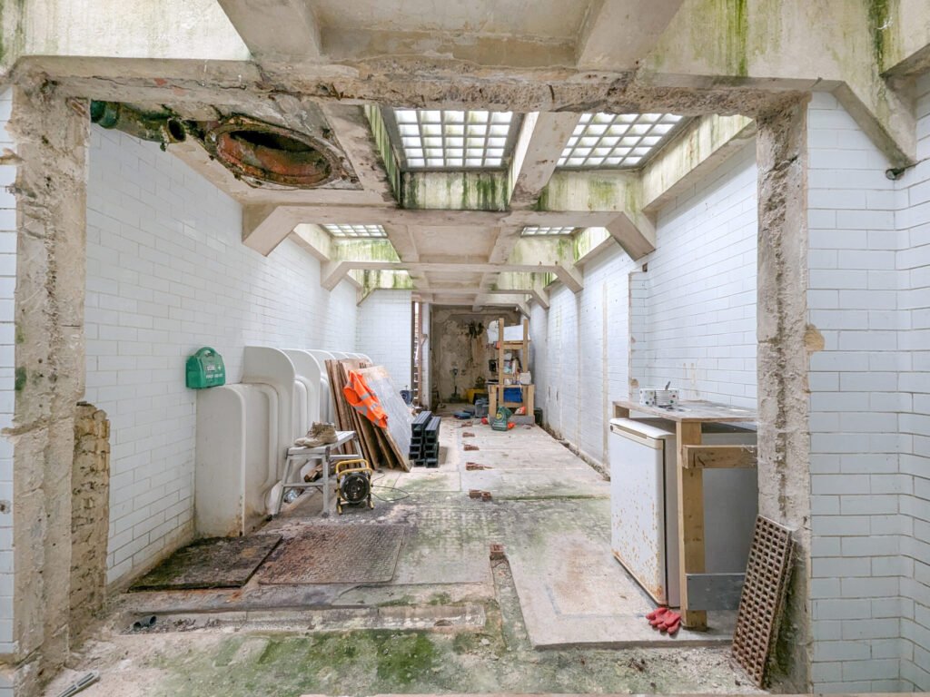 A disused public toilet on the Isle of Dogs near Canary Wharf is on sale for £110,000, offering a rare freehold plot with development potential and a spacious rear garden.