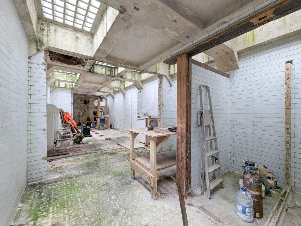 A disused public toilet on the Isle of Dogs near Canary Wharf is on sale for £110,000, offering a rare freehold plot with development potential and a spacious rear garden.