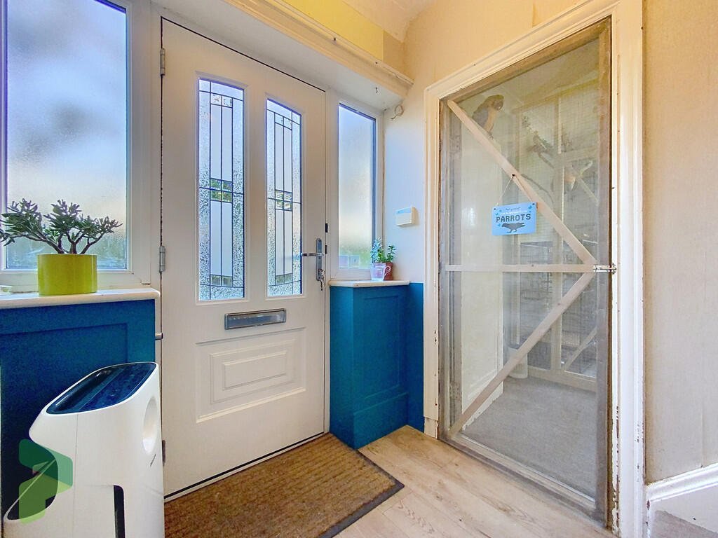 A three-bedroom home in Darwen hides a colorful secret inside – it’s a parrot paradise with bird cages, tropical plants, and even a tree at its heart, listed for £285,000.