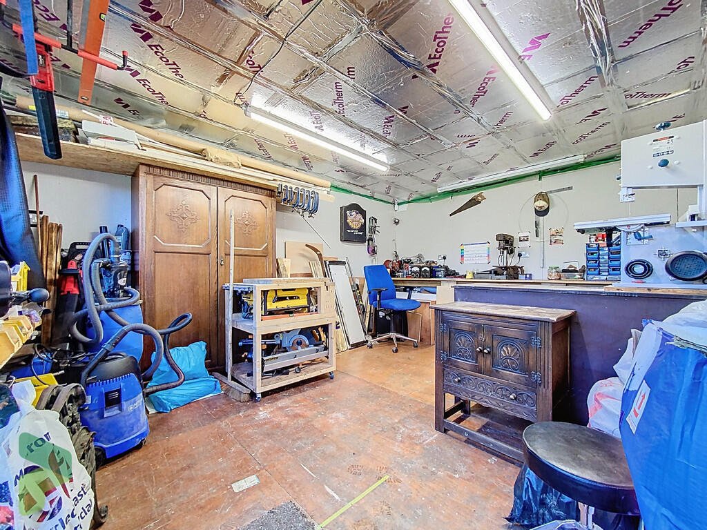A three-bedroom home in Darwen hides a colorful secret inside – it’s a parrot paradise with bird cages, tropical plants, and even a tree at its heart, listed for £285,000.