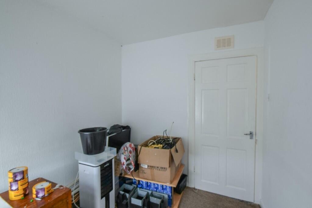 An ordinary terraced house in Washington hides a secret casino inside its living room, complete with slot machines, long-term tenants, and an annual income of £9,000.