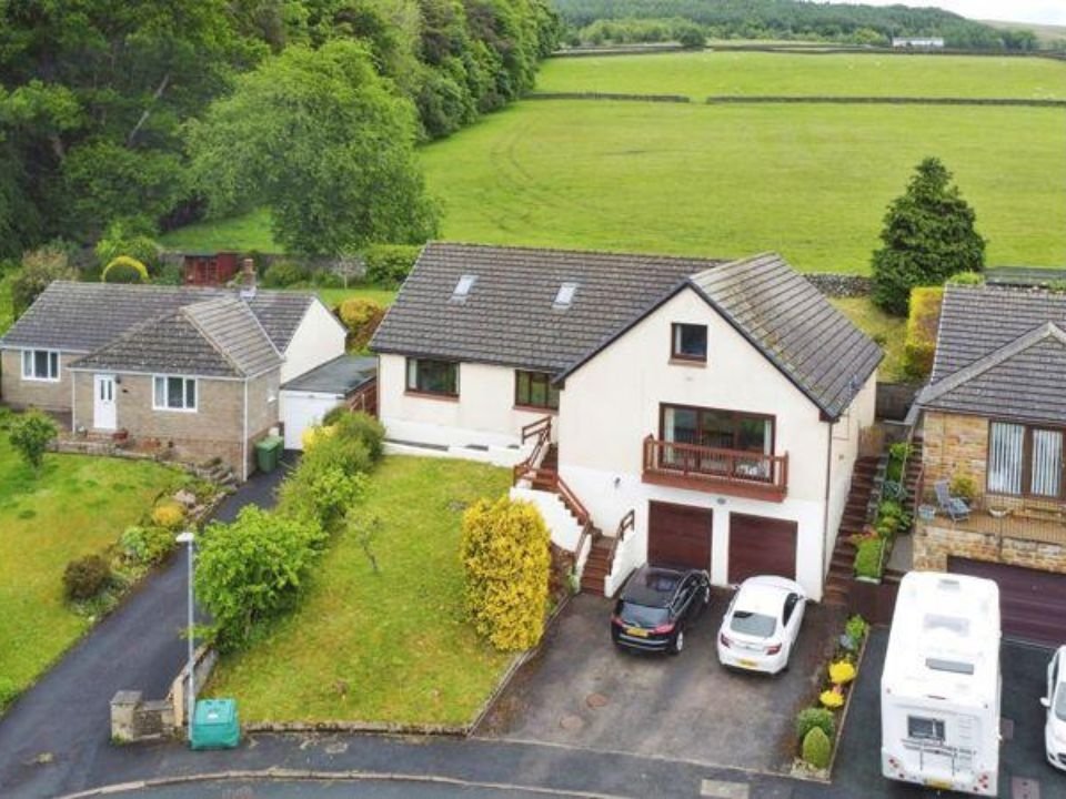 A £400,000 Cumbria home hides a quirky Minecraft-themed bedroom inside its 7 bed layout, with spacious gardens, scenic views and over 2,700 sq ft of living space.