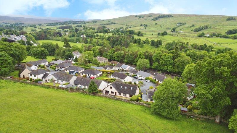 A £400,000 Cumbria home hides a quirky Minecraft-themed bedroom inside its 7 bed layout, with spacious gardens, scenic views and over 2,700 sq ft of living space.