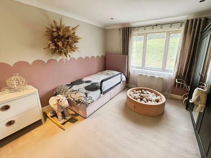 A £400,000 Cumbria home hides a quirky Minecraft-themed bedroom inside its 7 bed layout, with spacious gardens, scenic views and over 2,700 sq ft of living space.