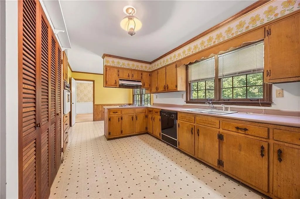 Step into the world of Stranger Things with the iconic Wheeler house, now for sale at $350K—an 80s time capsule perfect for fans, collectors, and dreamers alike.