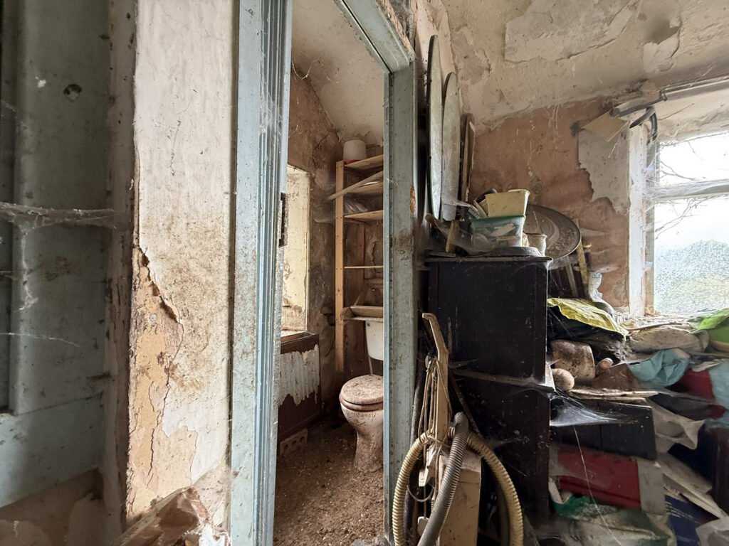 A three bedroom house in Nantlle, Eryri National Park is on sale for £45,000. Sold as seen, it needs full renovation with rubbish filled rooms but offers great potential.