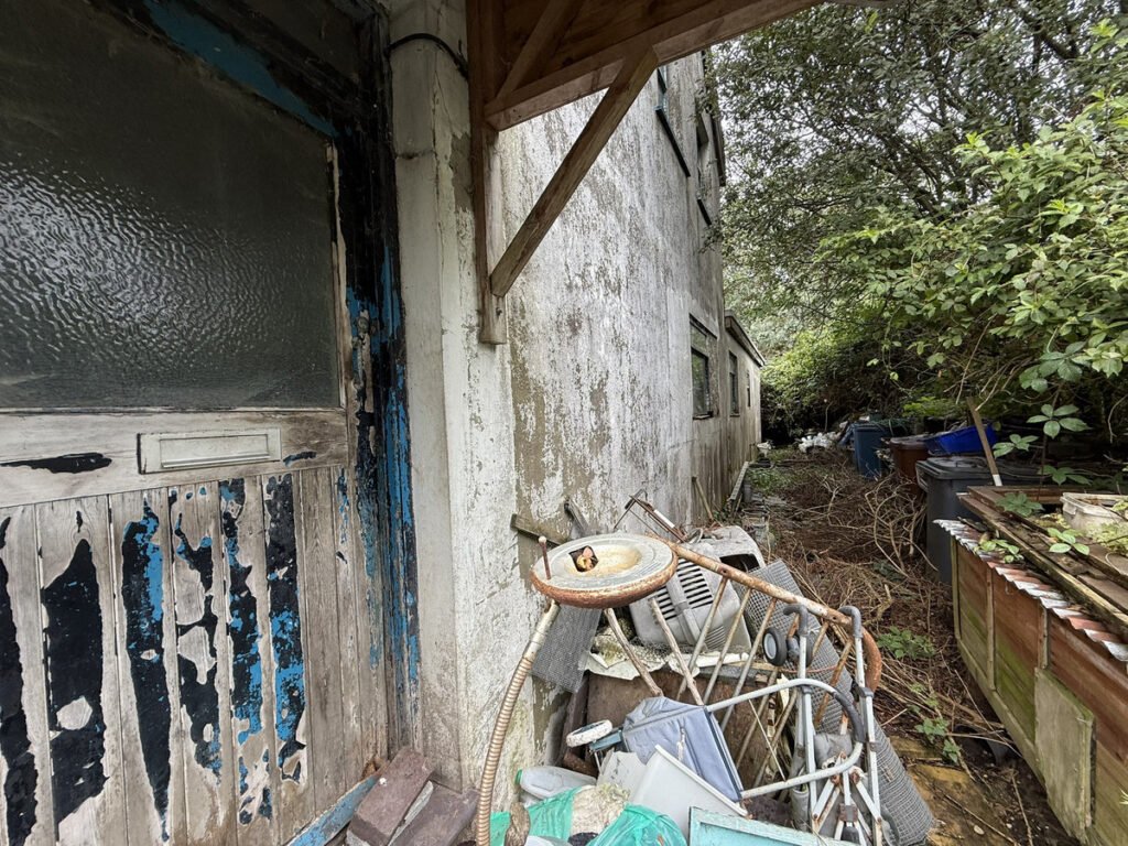 A three bedroom house in Nantlle, Eryri National Park is on sale for £45,000. Sold as seen, it needs full renovation with rubbish filled rooms but offers great potential.