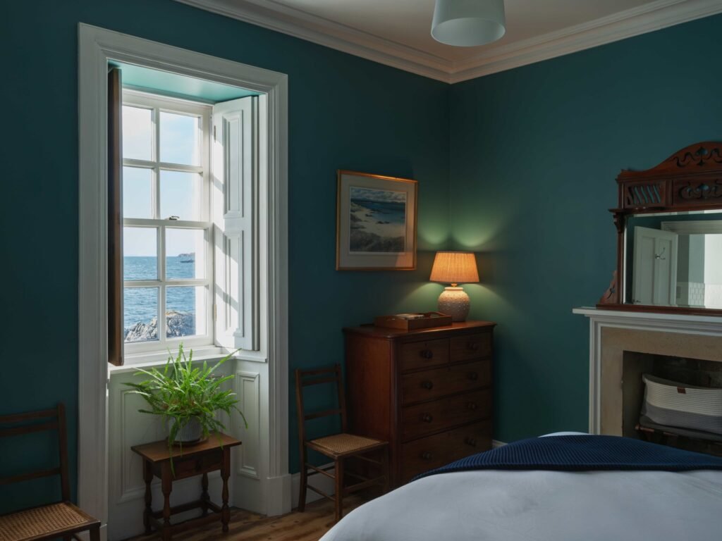 A private island in Scotland offers a three night Silent Night Experience for just £20, giving guests a peaceful off grid Christmas stay with nature, calm activities and coastal views.