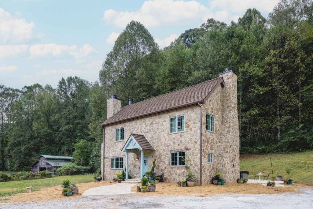 A real-life replica of Iris’s cottage from The Holiday is now open in Georgia’s Blue Ridge Mountains, offering a cozy, movie-inspired escape just in time for Christmas.