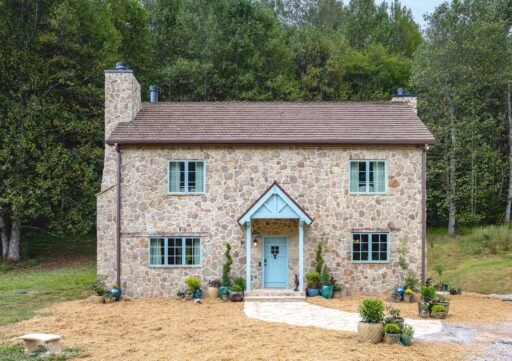 A real-life replica of Iris’s cottage from The Holiday is now open in Georgia’s Blue Ridge Mountains, offering a cozy, movie-inspired escape just in time for Christmas.
