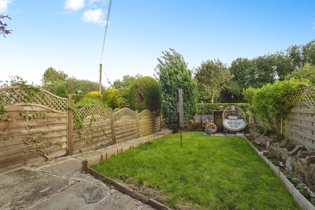 A 200 year old Rose Cottage within castle grounds in Bury is for sale at 250000 pounds offering two bedrooms cosy charm gardens parking and a unique semi rural setting today.A 200 year old Rose Cottage within castle grounds in Bury is for sale at 250000 pounds offering two bedrooms cosy charm gardens parking and a unique semi rural setting today.