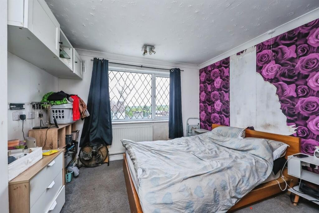 A three-bed home priced at £190,000 is turning heads due to a huge electricity pylon towering over its garden, casting a shadow across the conservatory and outdoor space.A three-bed home priced at £190,000 is turning heads due to a huge electricity pylon towering over its garden, casting a shadow across the conservatory and outdoor space.