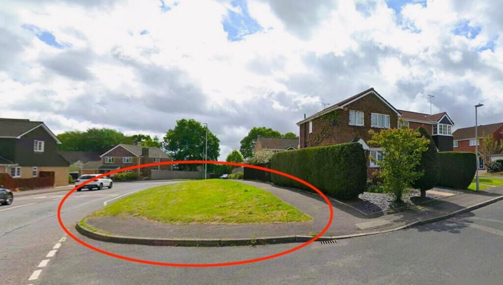 A 225m² grass verge in affluent Poole hits the market for £8000 baffling buyers as a thin freehold strip outside a home heads to online auction despite no clear use or development guidance.