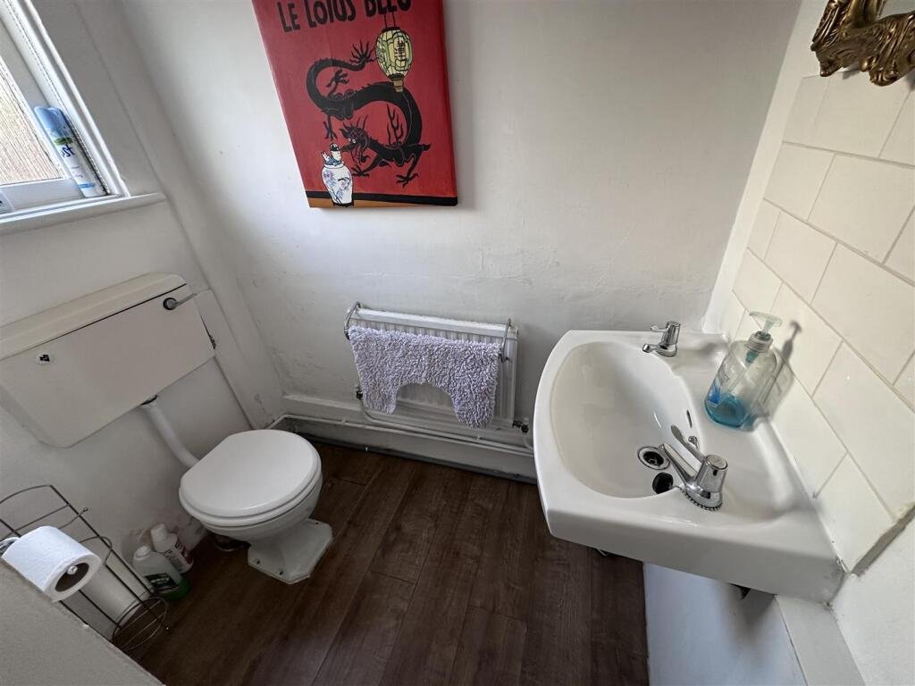 A £1,200-a-month seaside flat with a sink beside the bed has gone viral, leaving renters baffled by the quirky layout, high deposit, and income requirements.