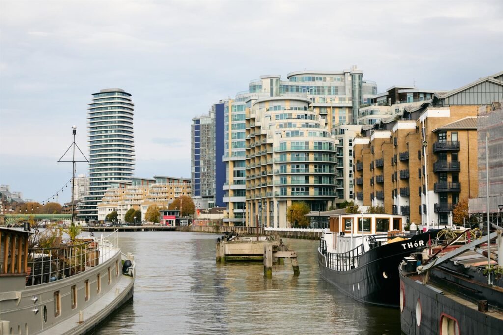 Channel 4 My Floating Home barge from 1865 goes on sale for £1.25m, offering three storeys, luxury interiors and Thames views at Wandsworth Pier. Featured on Channel 4 TV.
