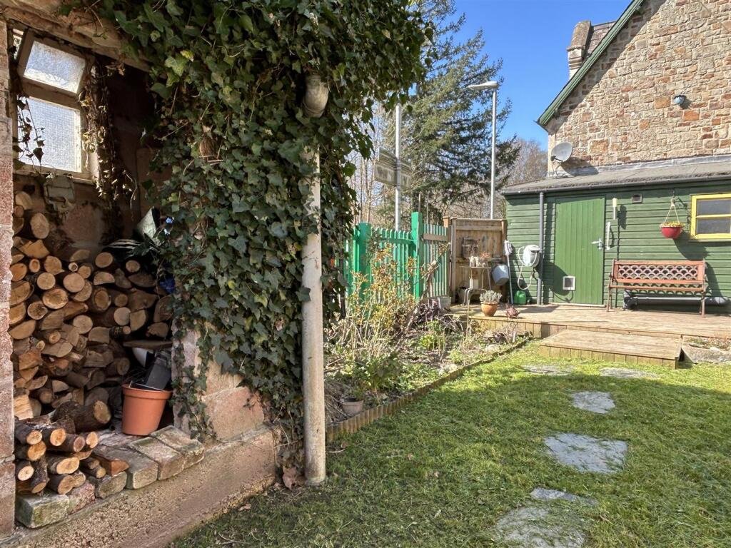Former station master’s house with trains still stopping outside is for sale at £395,000, offering a four bed home with annexe and a front row seat to rail life.
