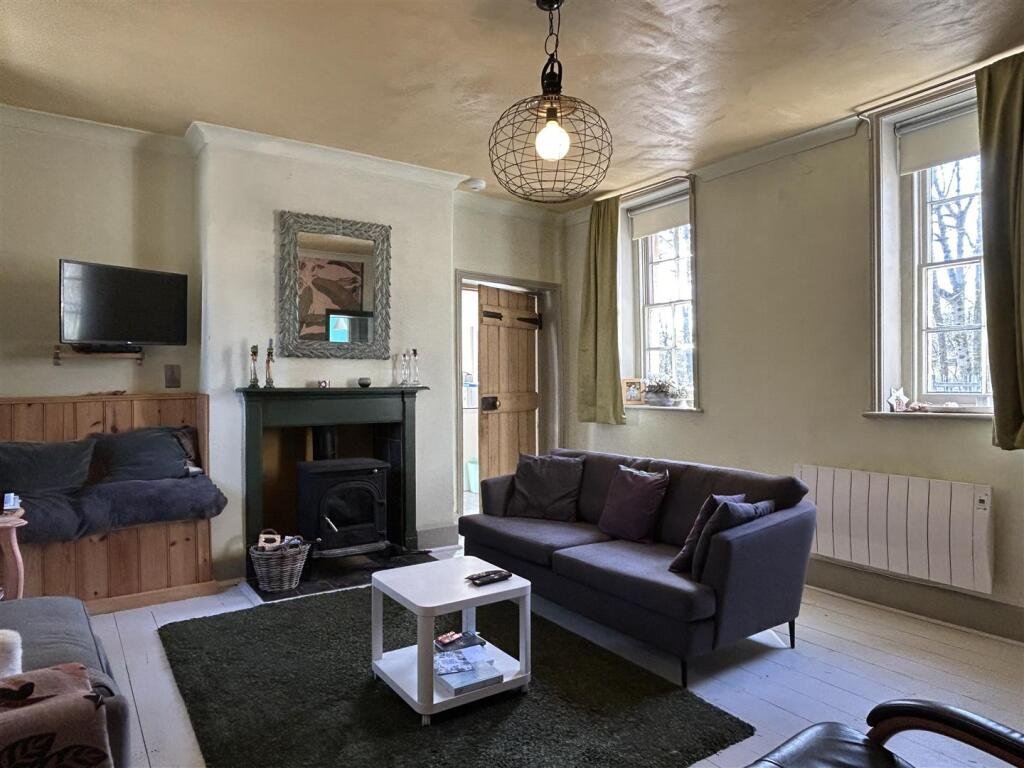 Former station master’s house with trains still stopping outside is for sale at £395,000, offering a four bed home with annexe and a front row seat to rail life.